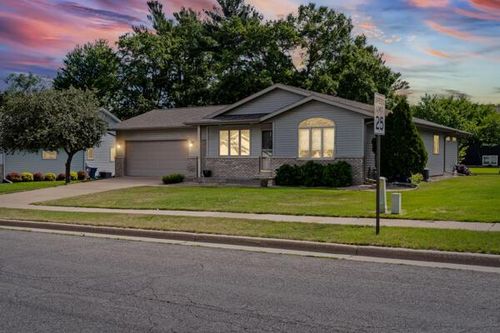 1124 East Avenue N, Onalaska, WI, 54650 | Card Image