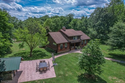2 Pine Ct, Bloomsbury, NJ, 08804-3519 | Card Image