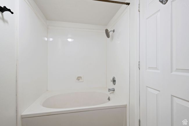 Full bathroom with tub / shower combination | Image 16