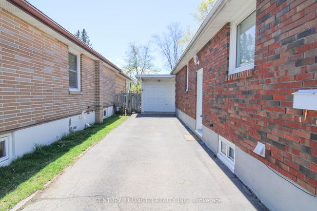 473 Cameron St, House other with 3 bedrooms, 2 bathrooms and 4 parking in Peterborough ON | Image 4