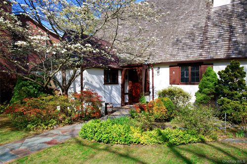 3 Brompton Rd, Garden City, NY, 11530-4204 | Card Image