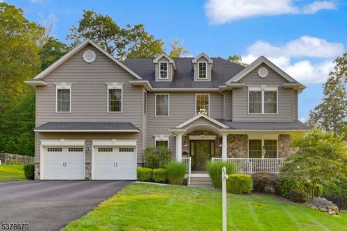 12 Hunter Dr, Budd Lake, NJ, 07828-2639 | Card Image