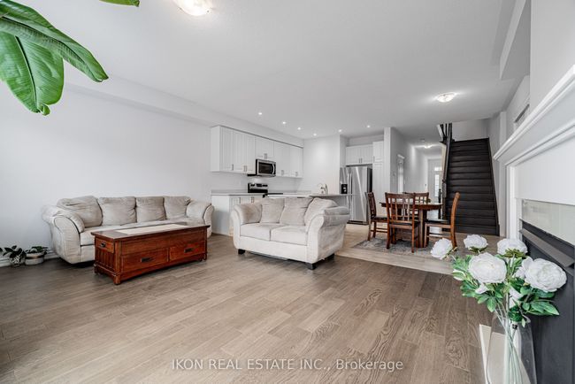 33 Robb Thompson Rd, House attached with 3 bedrooms, 3 bathrooms and 3 parking in Mount Albert ON | Image 9