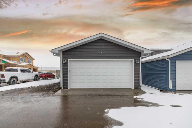 932 Bayview Rise Sw, Home with 4 bedrooms, 3 bathrooms and 2 parking in Airdrie AB | Image 5