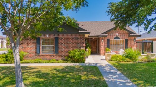2901 Superior Dr, Eagle Pass, TX, 78852-5703 | Card Image