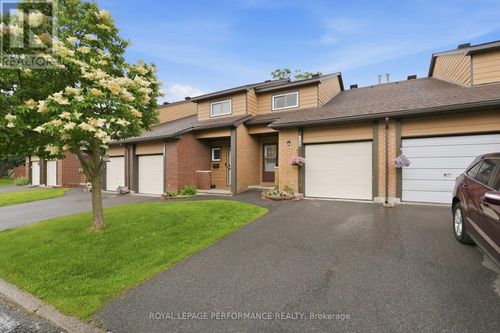2208 Orient Park Dr, Gloucester, ON, K1B4W2 | Card Image