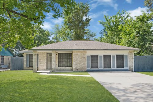 7026 Hedgewood St, Houston, TX, 77016-2352 | Card Image