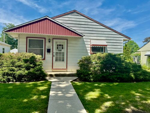 3239 S 54th St, Milwaukee, WI, 53219-4422 | Card Image