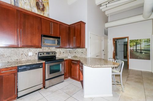 unit-315-705 Main St, Houston, TX, 77002-3306 | Card Image