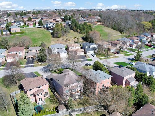 426 Herridge Cir, Newmarket, ON, L3Y7H6 | Card Image