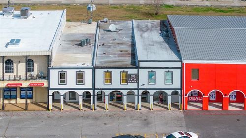 8817 W Judge Perez Dr, Chalmette, LA, 70043-1805 | Card Image