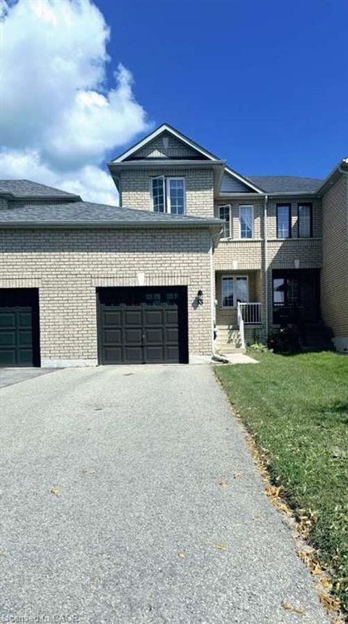 35 Ridwell St, Barrie, ON, L4N0W8 | Card Image