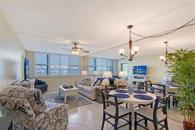 Living/Dining Area | Image 33