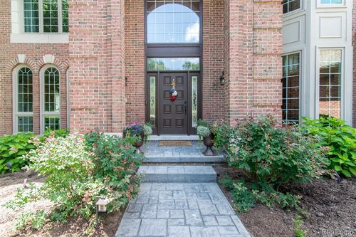 3166 Beach Lake Dr W, Milford, MI, 48380-2871 | Card Image