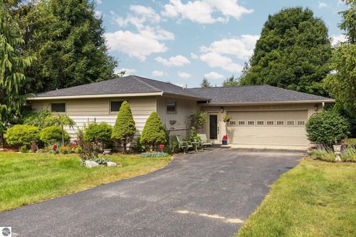 4881 Ridgecrest Rd, Williamsburg, MI, 49690-9324 | Card Image