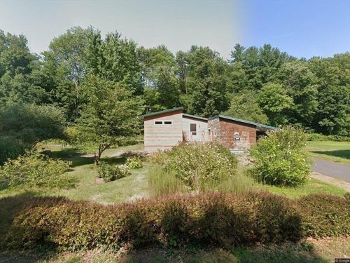 110 Grantwood Dr, Amherst, MA, 01002-4100 | Card Image