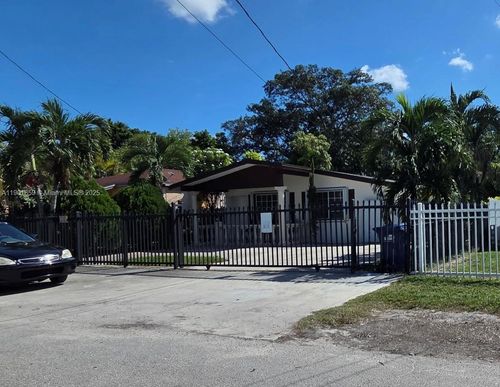 2936 Nw 47th St, Miami, FL, 33142-3522 | Card Image