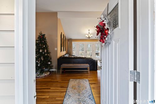 1 Hawthorne Cv Rd, Danbury, CT, 06811-3370 | Card Image