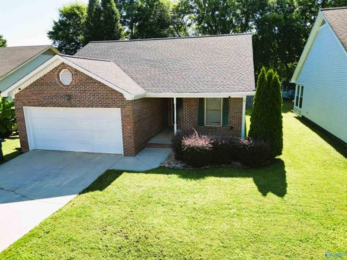 235 Shadowbrook Ln Ne, Huntsville, AL, 35811-8204 | Card Image