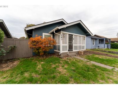 283 18 Th Ave, House other with 2 bedrooms, 1 bathrooms and 1 parking in Longview WA | Image 2