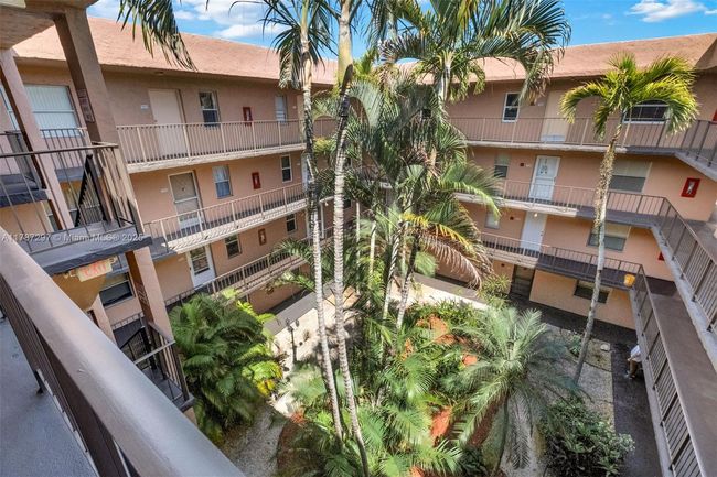 APT-404 - 2861 Somerset Dr, Condo with 2 bedrooms, 2 bathrooms and null parking in Lauderdale Lakes FL | Image 13