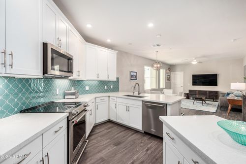 258-2511 W Queen Creek Rd, Chandler, AZ, 85248-0140 | Card Image