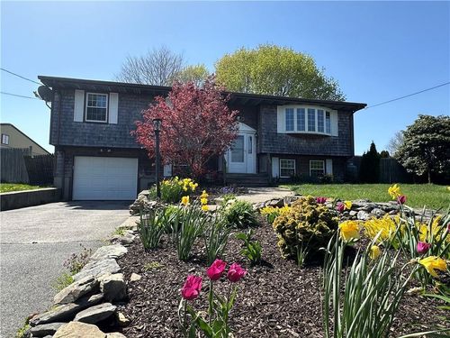 11 Pocono Rd, Middletown, RI, 02842-4564 | Card Image