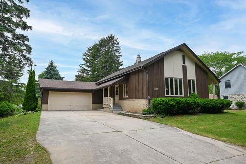 8603 N Regent Road, Fox Point, WI, 53217 | Card Image