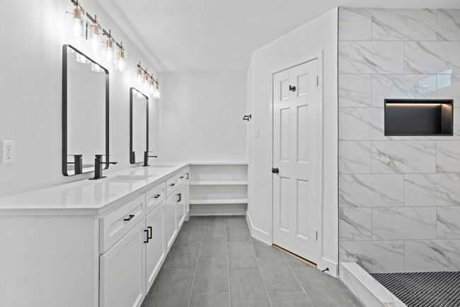 Updated master bathroom, large shower and rain fall showerhead | Image 25