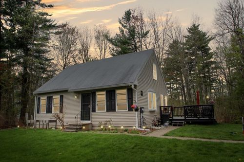 30 Stone Post Cir, Raymond, NH, 03077-1502 | Card Image