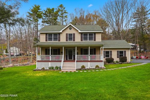 135 Blueberry Dr, Milford, PA, 18337-7423 | Card Image