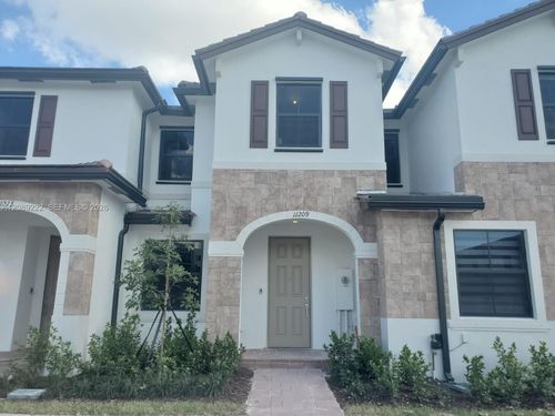 11209-11209 W 34th Way, Hialeah, FL, 33018-2209 | Card Image