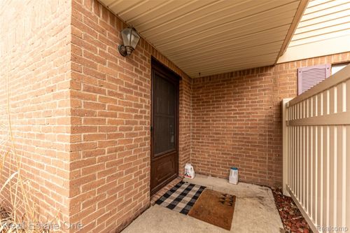 36-61186 Greenwood Dr, South Lyon, MI, 48178-1702 | Card Image