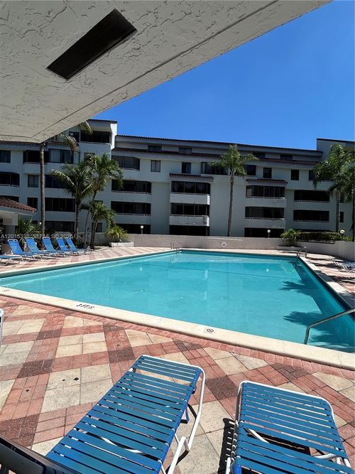 f-302-8205 Sw 152nd Ave, Miami, FL, 33193-4029 | Card Image