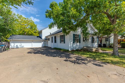 3821 Pine St, Greenville, TX, 75401-5321 | Card Image