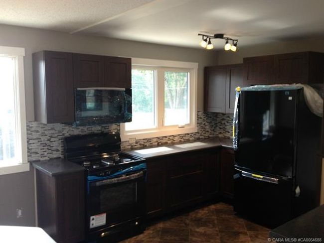 18 Robinson Place, House other with 3 bedrooms, 3 bathrooms and 6 parking in Bashaw AB | Image 9