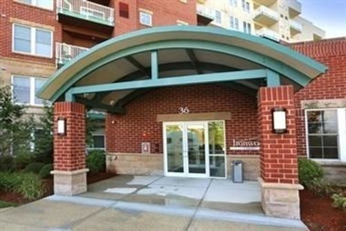 apt-308-36 Village Rd, Middleton, MA, 01949-1219 | Card Image
