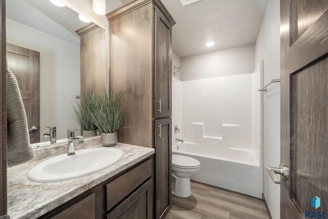 804 N Juniper St, House other with 3 bedrooms, 2 bathrooms and null parking in Lennox SD | Image 10