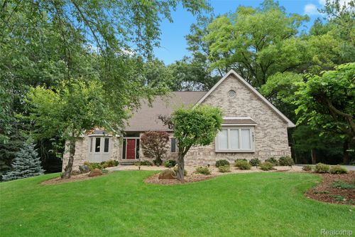 7837 Partridge Hill Dr, Brighton, MI, 48116-6218 | Card Image