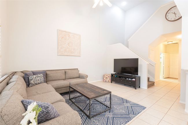 Open and bright floorplan. | Image 7
