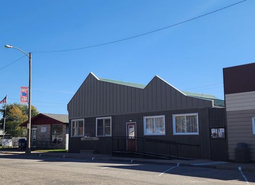174 Main St Ne, New Albin, IA, 52160-4400 | Card Image
