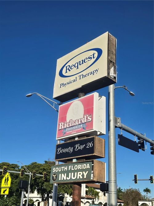 2601 Manatee Ave W, BRADENTON, FL, 34205-4942 | Card Image