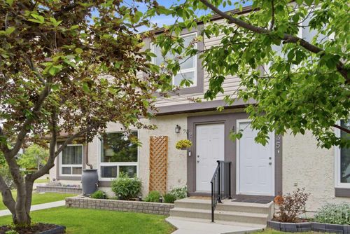237 Deerpoint Lane Se, Calgary, AB, T2J6M6 | Card Image