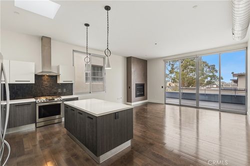 408-433 Pine, Long Beach, CA, 90802 | Card Image