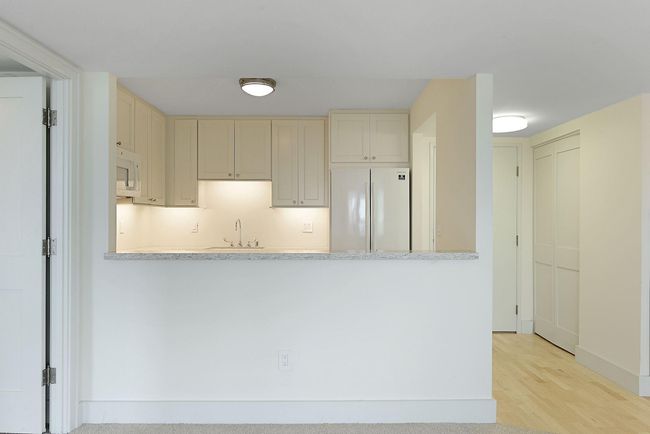 Open kitchen with breakfast bar | Image 7