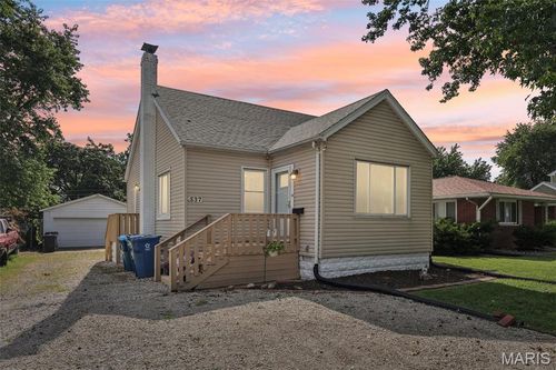 537 Tipton Ave, Wood River, IL, 62095-1723 | Card Image