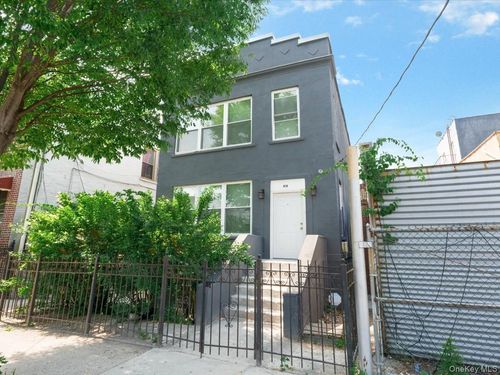 910 E 226th St, Bronx, NY, 10466-4618 | Card Image