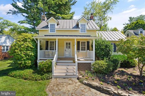 150 S Maple Ave, PURCELLVILLE, VA, 20132-3351 | Card Image