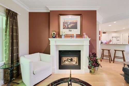 4-4522 Gordon Point Dr, Victoria, BC, V8N6L4 | Card Image