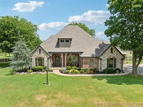 18805 E Crooked Oak Drive, Owasso, OK, 74055 | Card Image